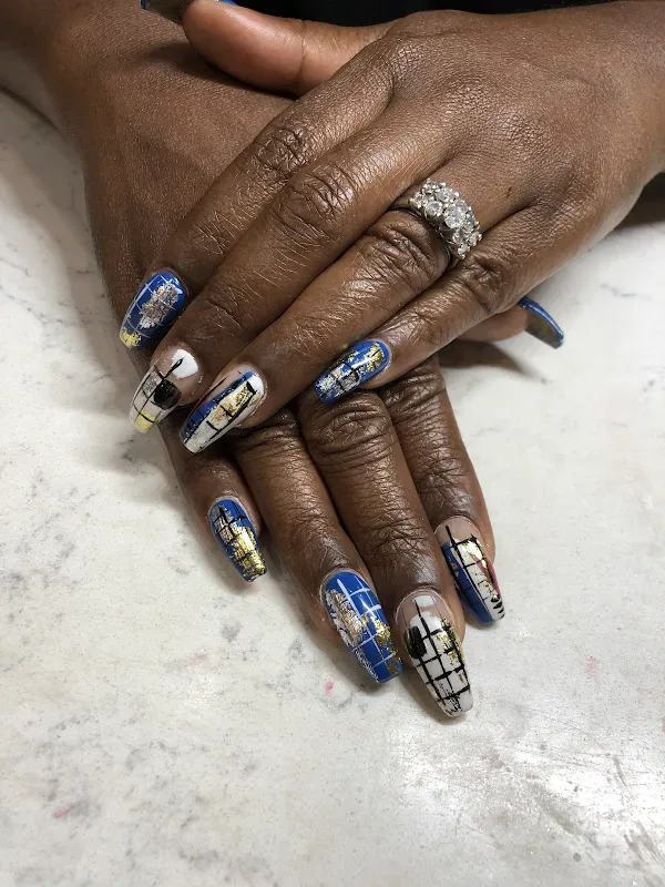 Diamond Nails & Spa — Nail salon in Waldorf